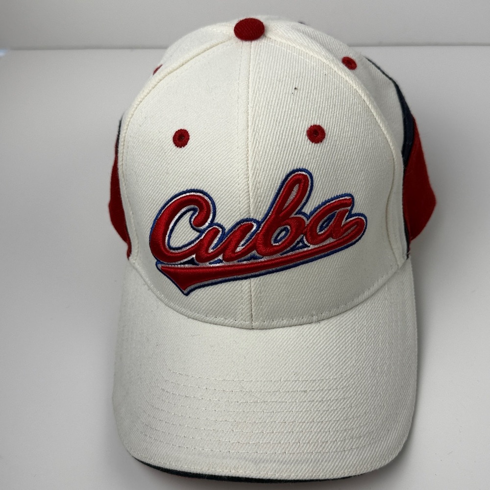 Liga Cubana ,Daring Red and White Apparel